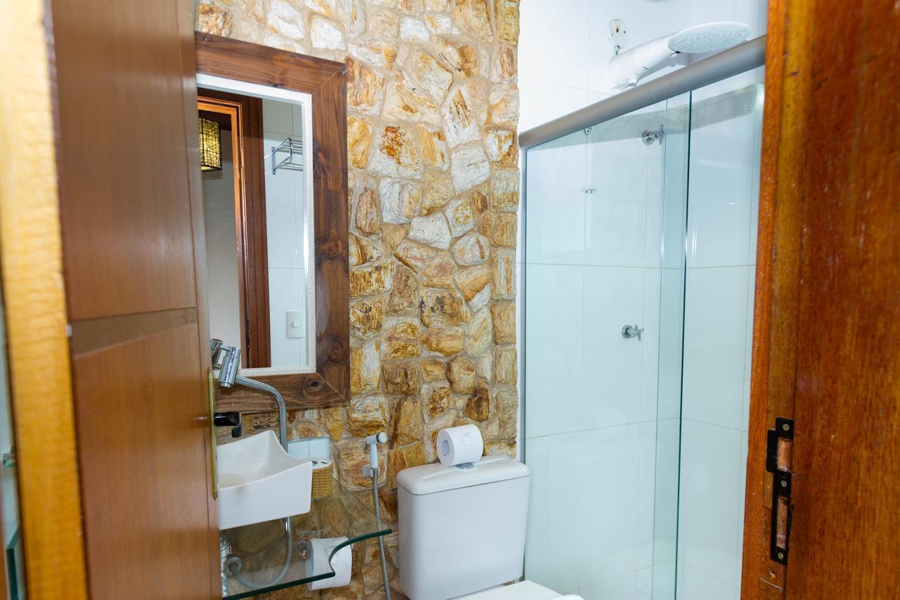 Quarto com Cama de Casal ou 2 de Solteiro com Vista da Piscina